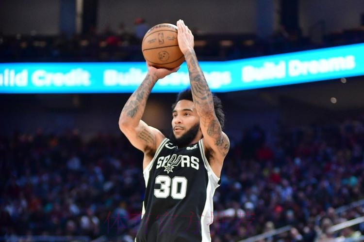 尚帕尼突破分球 科内特跟进双手暴扣