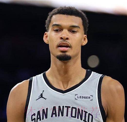 亚历山大34+5+5被批胜之不武，文班亚马历史第二人，雷霆复仇马刺